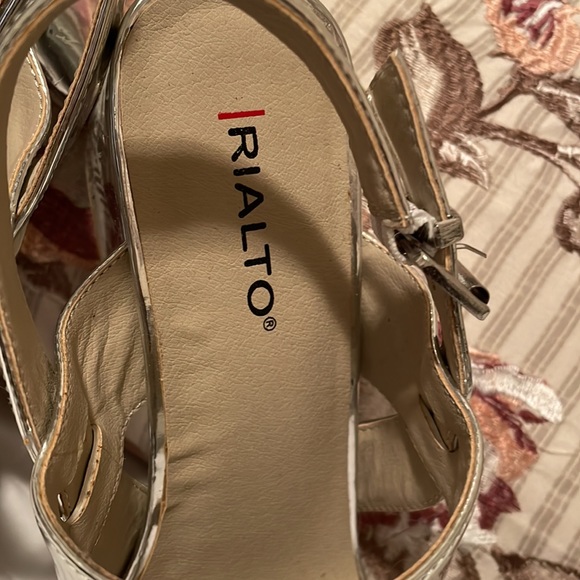 RIALTO Silver Sandals size 7.5 - Picture 3 of 6
